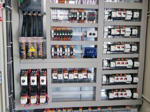 18 - SERVICES – Armoires électriques 63 E Armoire électrique Frigo Naoufel Najy Grombalia