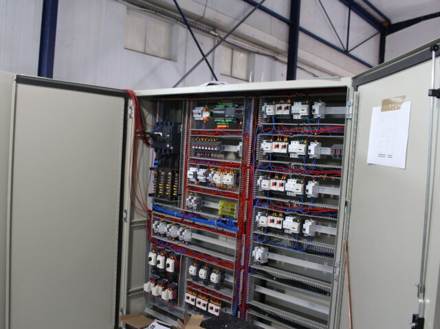 18 - SERVICES – Armoires électriques Jda 1